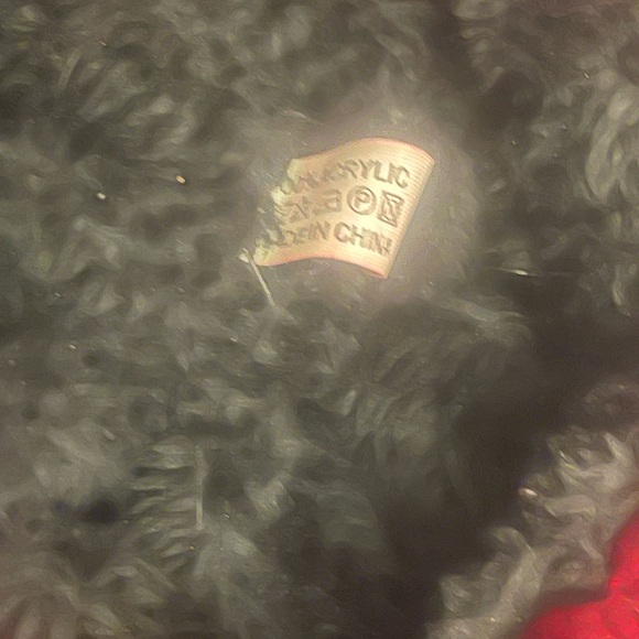 Red sequin faux fur hat New without tags super soft unisex men/women - Picture 8 of 8